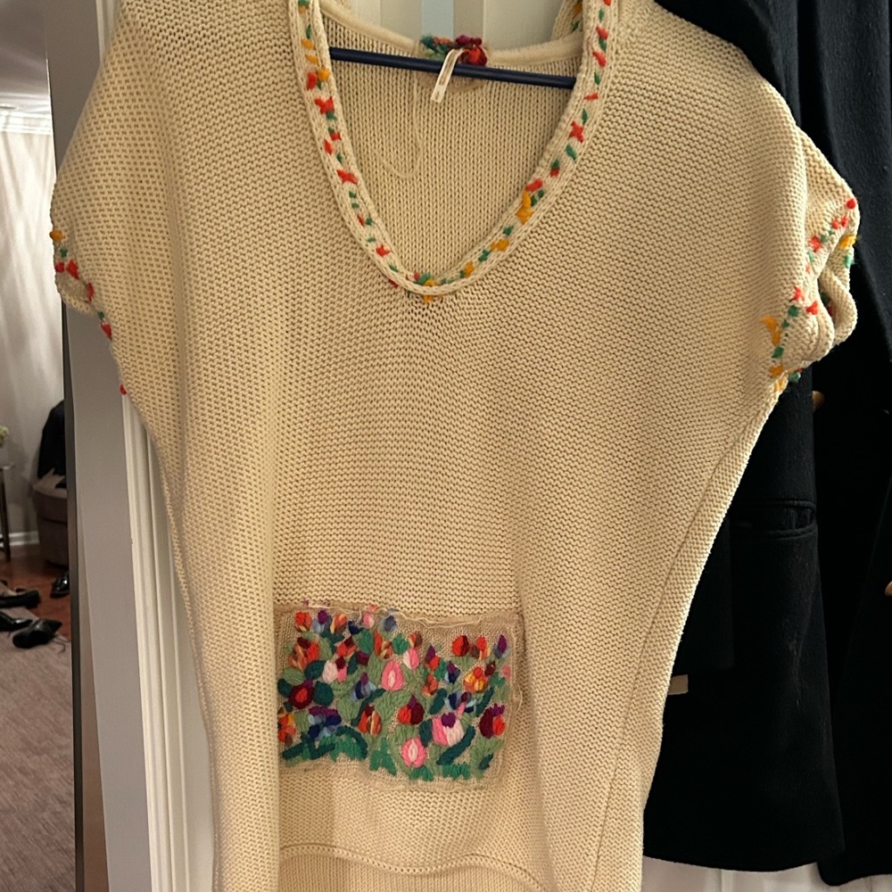 Boutique short sleeve sweater